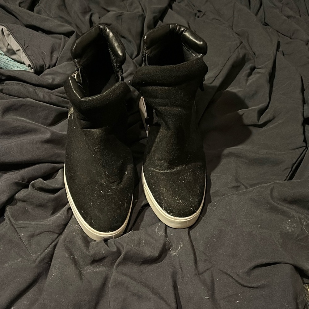 Maurices size 8 black wedge zippered sneakers